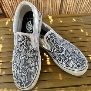 Vans Classic Snakeskin Slip On Sneakers Women’s Size 9